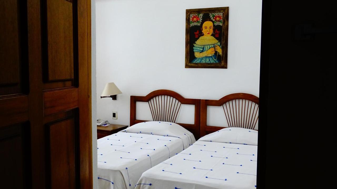 โฮเต็ล ไอทาน่า Hotel Oaxaca ภายนอก รูปภาพ