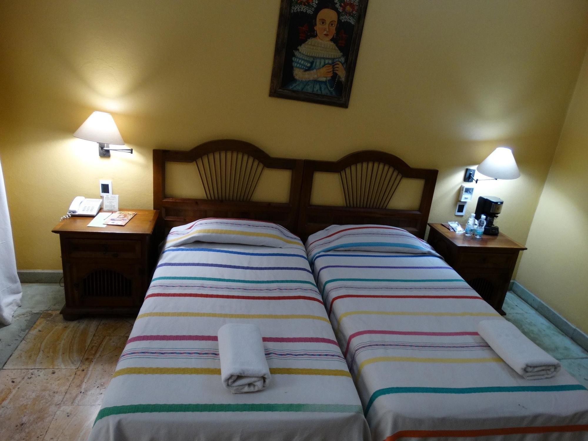 โฮเต็ล ไอทาน่า Hotel Oaxaca ภายนอก รูปภาพ