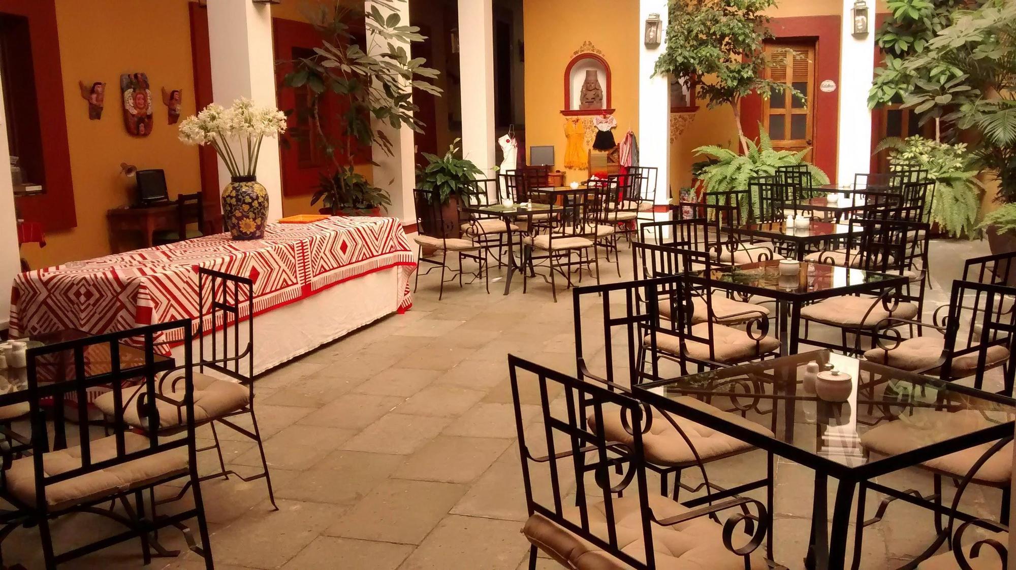 โฮเต็ล ไอทาน่า Hotel Oaxaca ภายนอก รูปภาพ