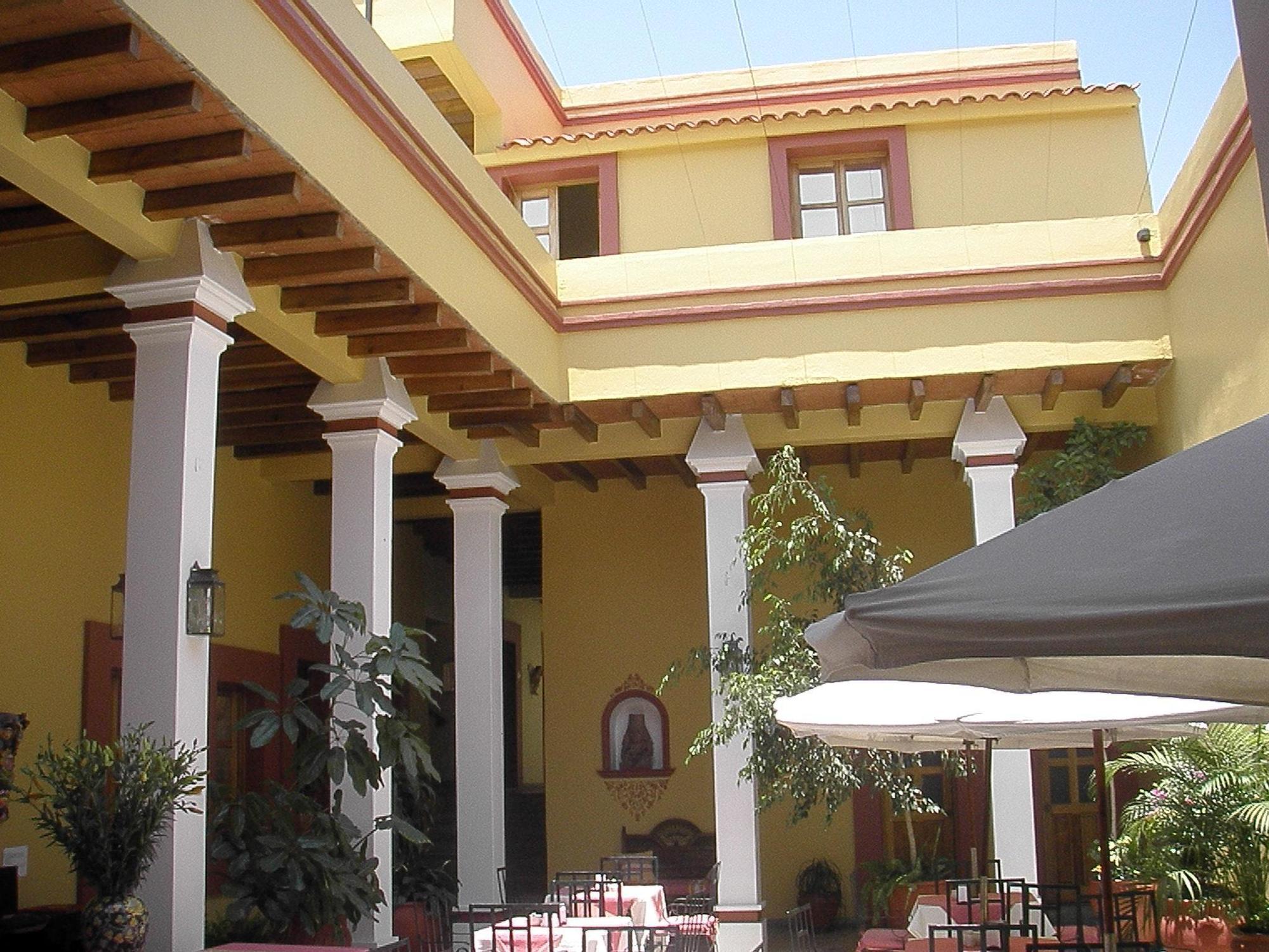 โฮเต็ล ไอทาน่า Hotel Oaxaca ภายนอก รูปภาพ
