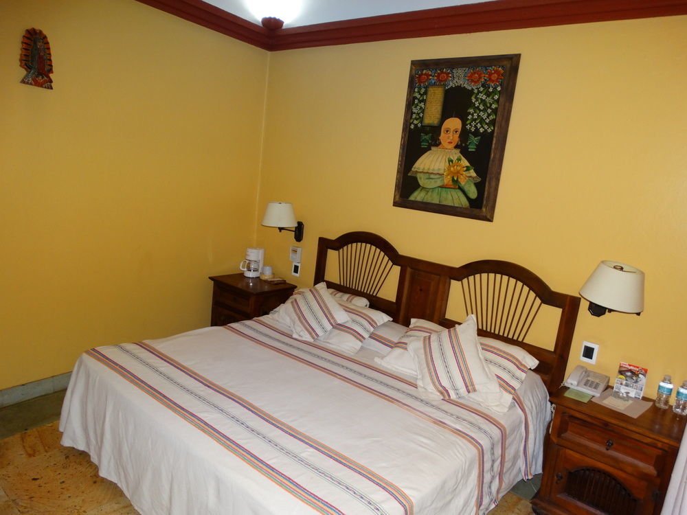 โฮเต็ล ไอทาน่า Hotel Oaxaca ภายนอก รูปภาพ