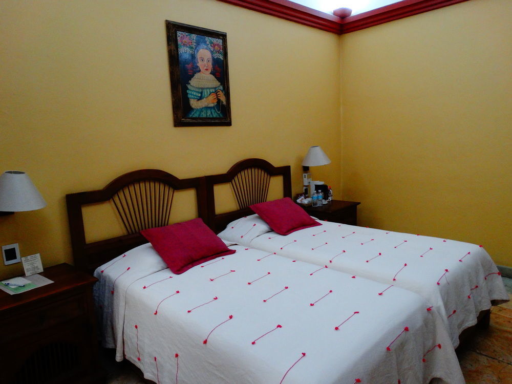 โฮเต็ล ไอทาน่า Hotel Oaxaca ภายนอก รูปภาพ
