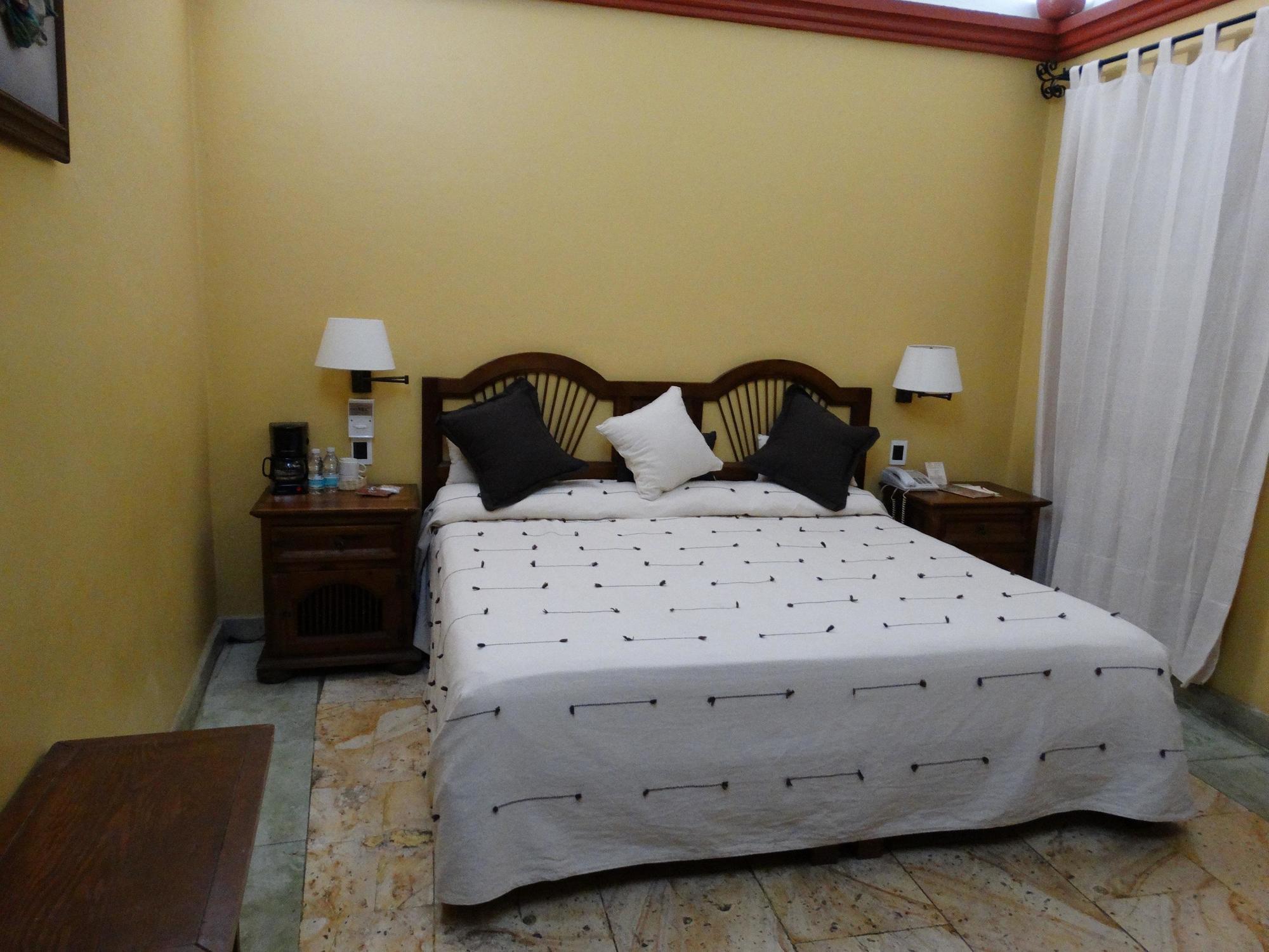 โฮเต็ล ไอทาน่า Hotel Oaxaca ภายนอก รูปภาพ